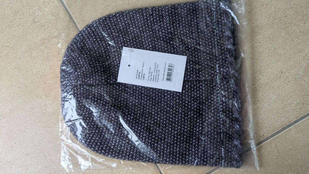 Căciulă din lână naturală premium, nouă cu etic