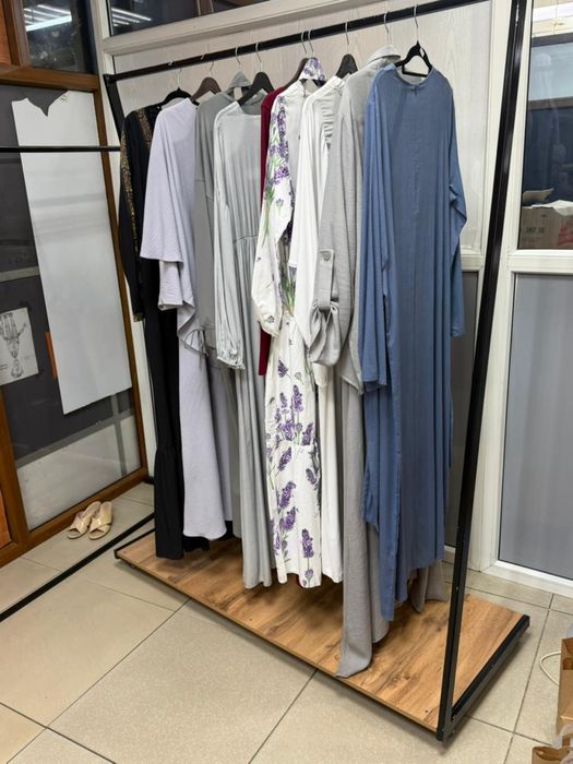 Рейлы, манекен, столы для бутика