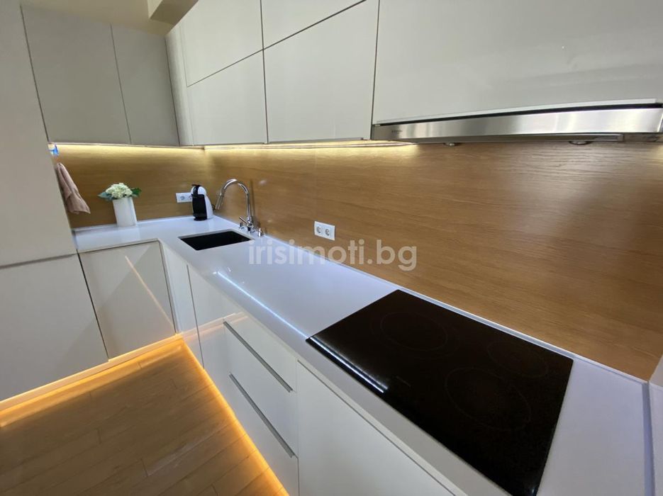 Дава се под наем Тристаен апартамент в София, Център - 82 кв.м за 950 € - Снимка #2