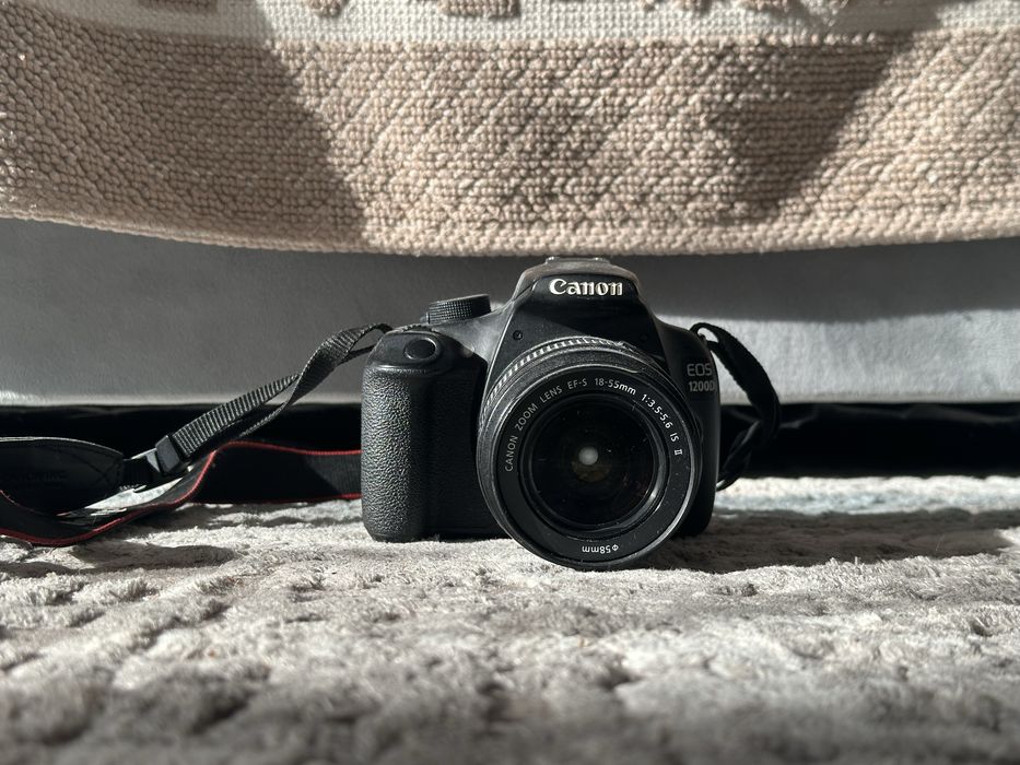 продам фотоаппарат canon EOS 1200D