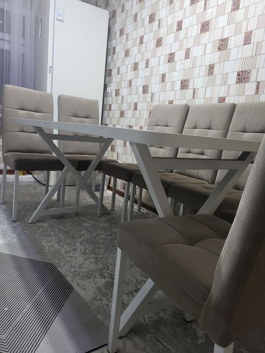 Кухный стол и стулья