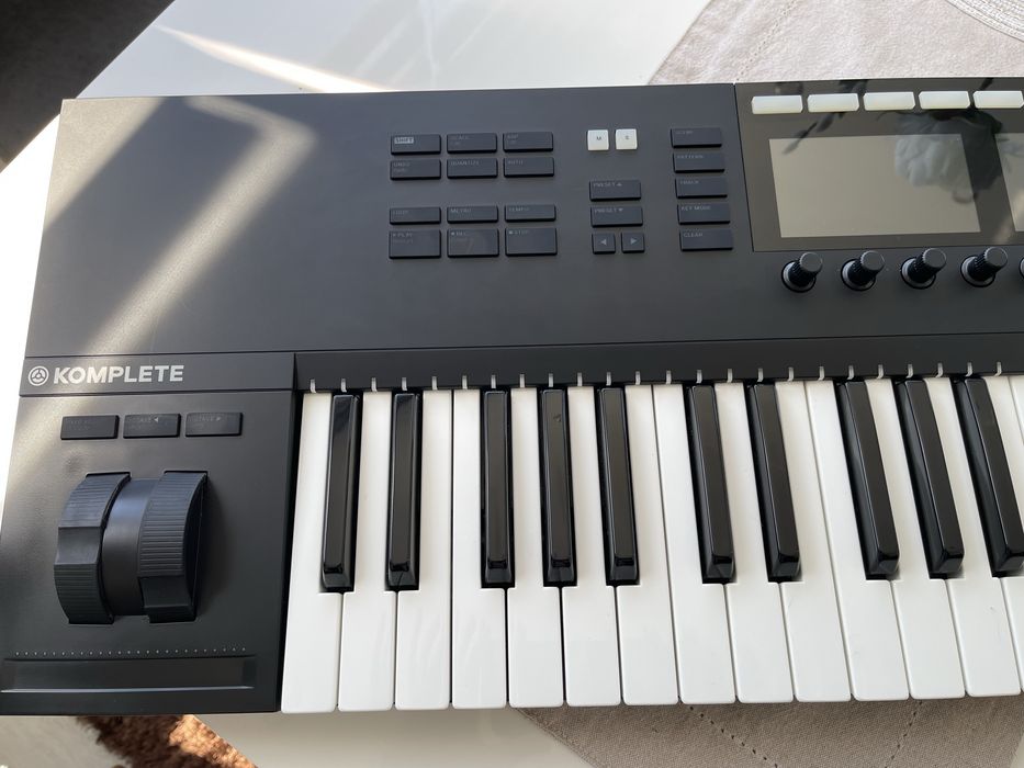 Midi клавиатура Native komplete kontrol s49 mk2