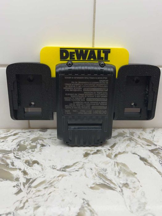 Suport de perete pentru 3 acumulatori DeWALT