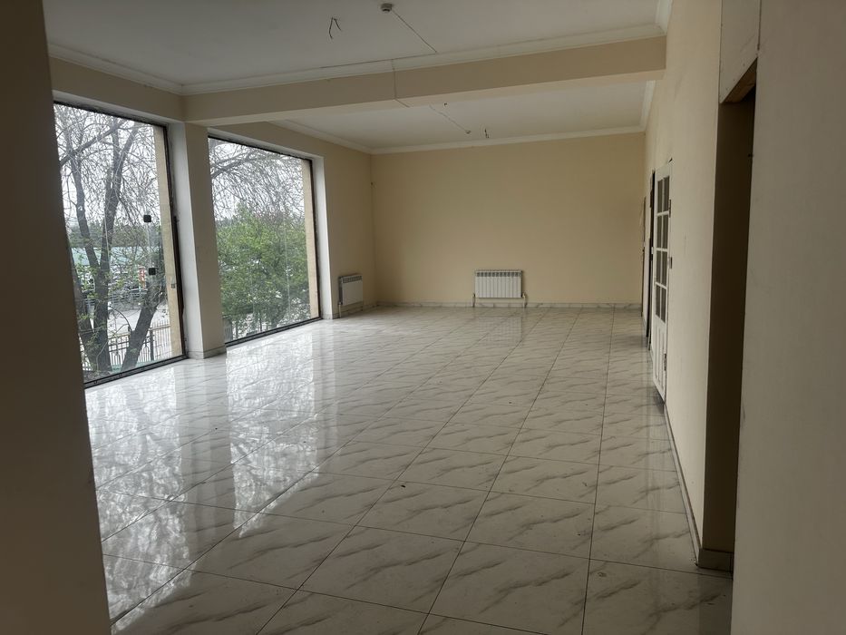 Аренда под офис. Moshina bozor yonida Ofis ijaraga beriladi,