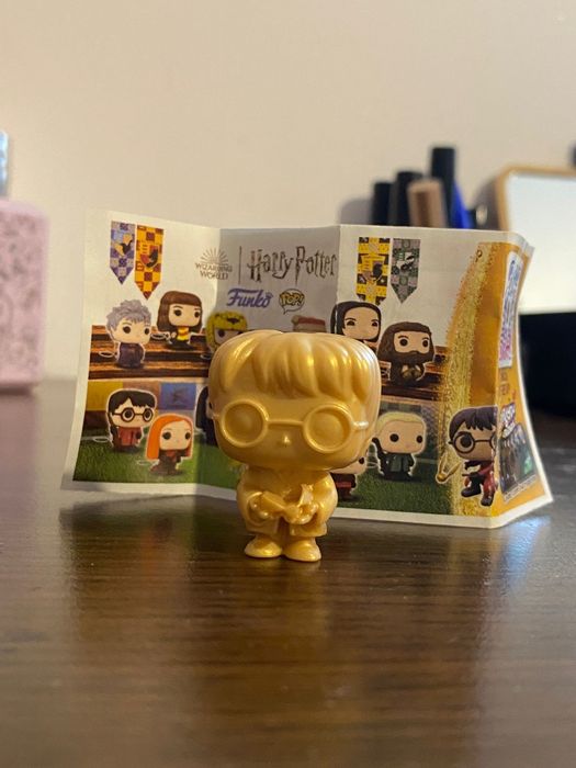 Figurina Harry Potter gold.