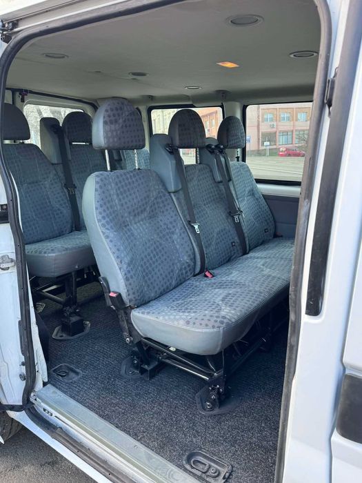 Vand Ford Transit 8+1 cu AC