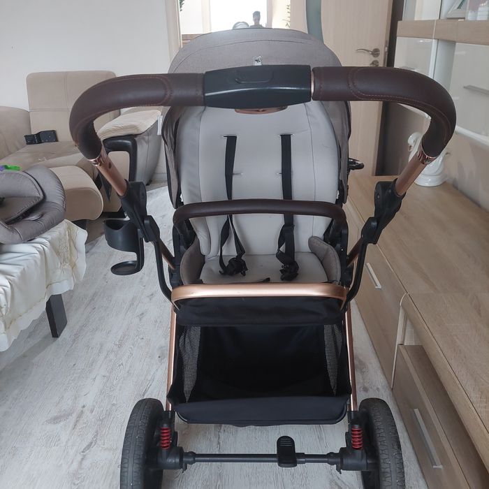 Комбинира бебешка количка