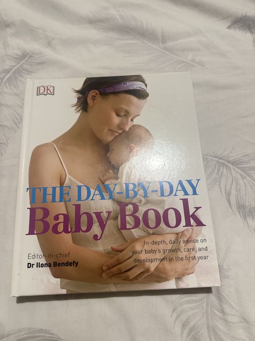 Day by day Baby Book книга за майката