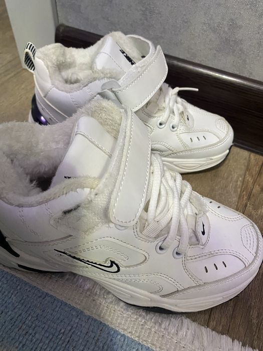 детская кроссовка