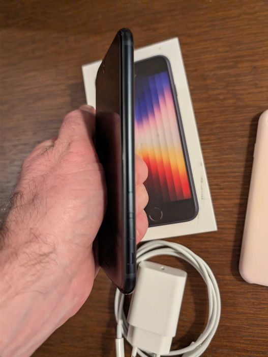 iPhone SE gen 3, 64GB, 5G, Negru, Husa originala + incarcator si folie