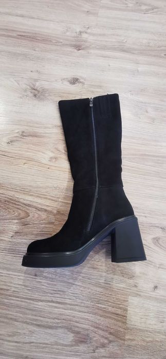 Женски ботуши нови
