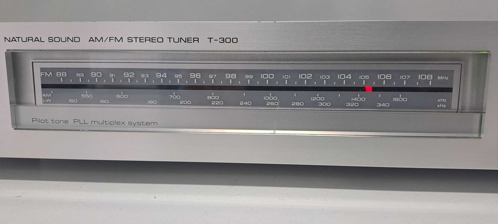 Yamaha T-300 Made in Japan Argintiu Tuner Stereo pt Amplificator