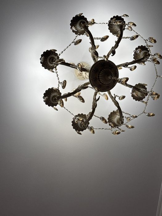 Продам люстру в отличном состояний