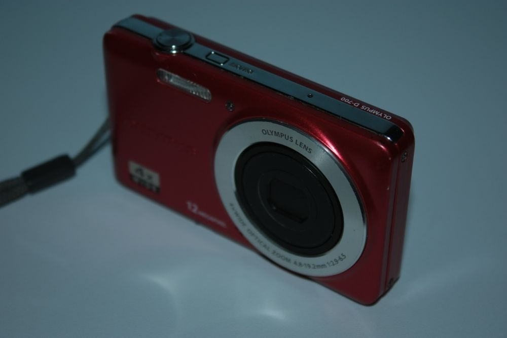 Ретро дигитална камера Olympus D-700 (12MP) - Y2K Vintage Digicam