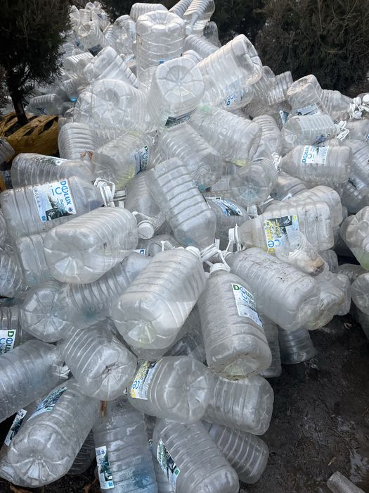 Продам баклашки 5 литров