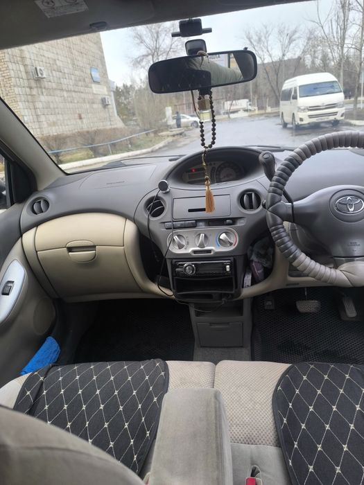 Toyota Vitz 2003г.