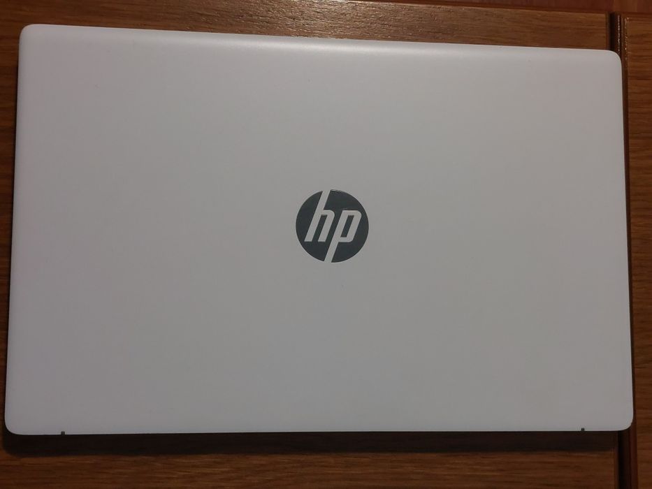 Laptop HP 17.3 I3 Gen11 1115g4 3,0Ghz/4,1Ghz, 8GB, 256GB, Grafica Iris Xe, Windows 11 Office 2024