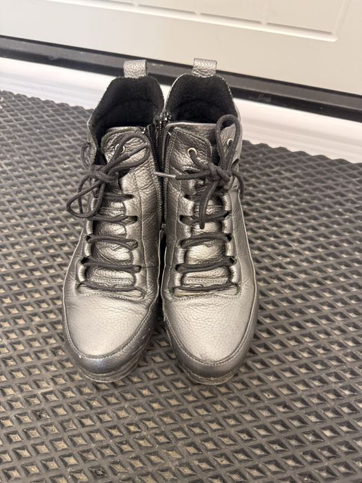 Продам ботинки женские