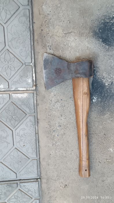 Продаю топор в отличном состоянии производство Ссср