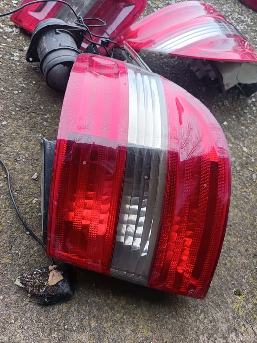 Ляв и Десен Стоп Мерцедес Б класа