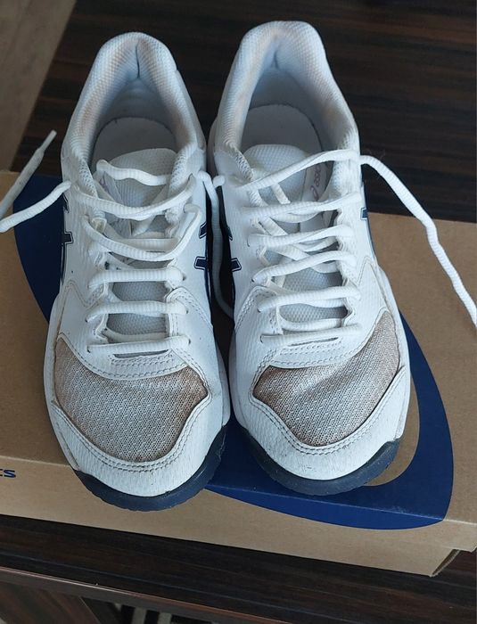 ASICS -incaltaminte pentru sport , in special TENIS