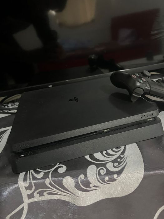 Vând ps 4 perfect funcțional