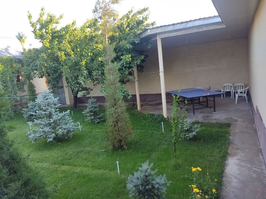 Oq tosh dacha sotiladi