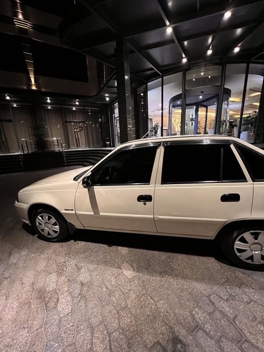 Nexia2 dons 1.6 Srochna sotiladi!!!