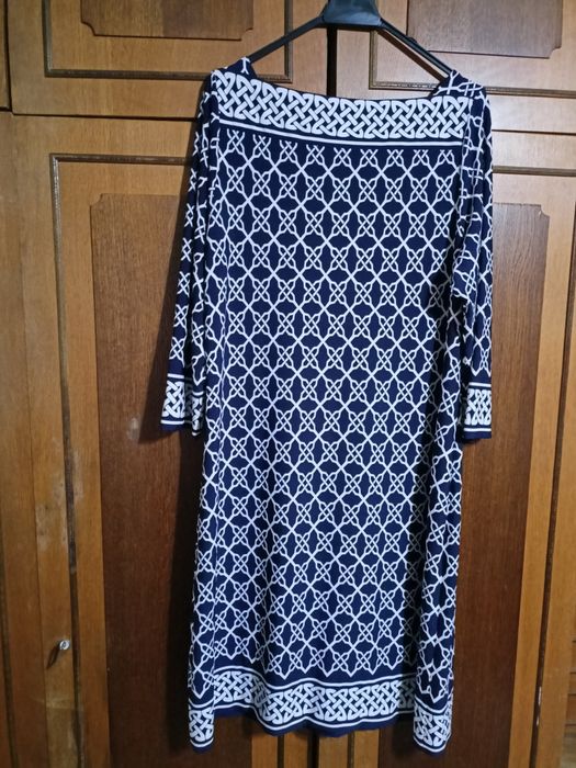 Два новых платья