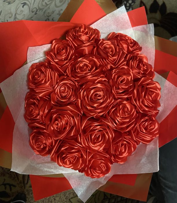 Букет из атласной ленты Atlas lentadan Buket