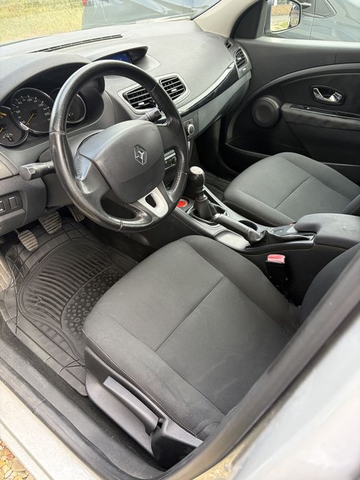 Vând Renault Megane 3 | 1.5 dCi | 2012 | Economice și dotat | 2 seturi de jante+anvelope