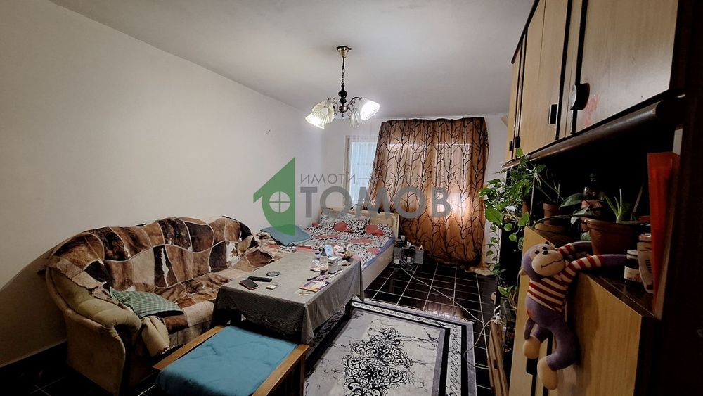 Тристаен апартамент в кв. Железник