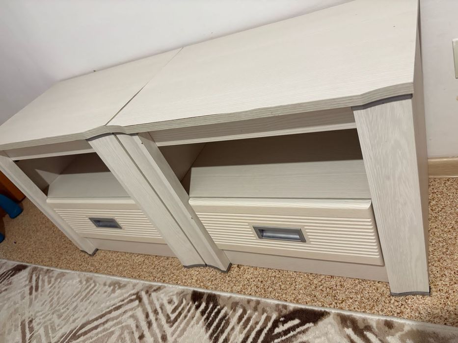 Продам комод и две тумбочки