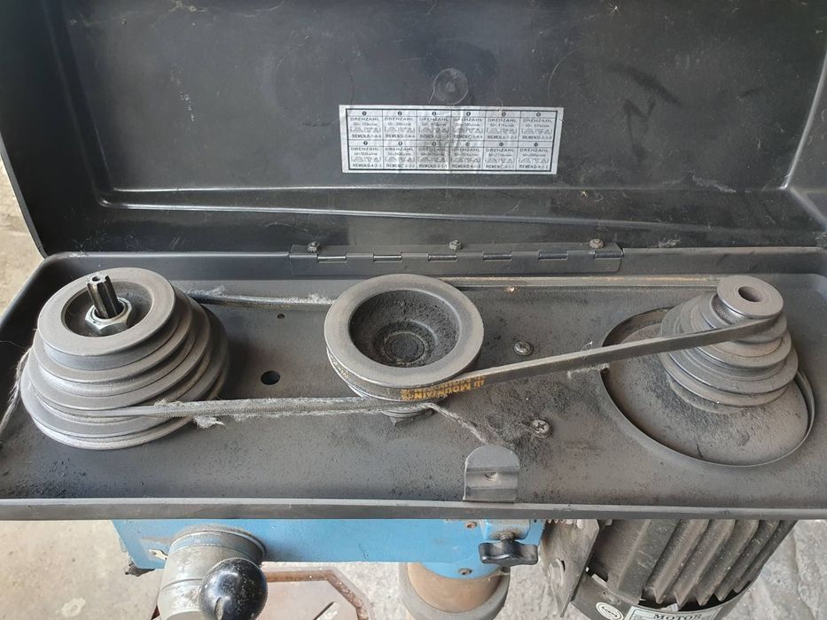 Настолна бормашина монофазна