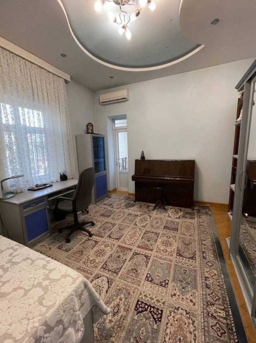 Гостиница России-Сдается дом из 10 комнат в самом центре города!