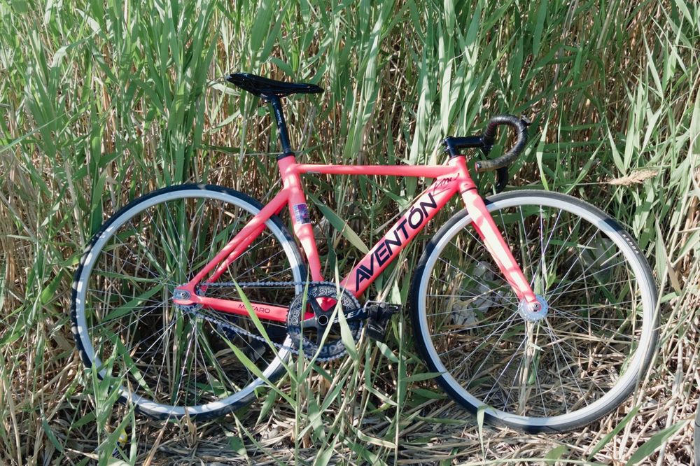 фикс велосипед aventon mataro