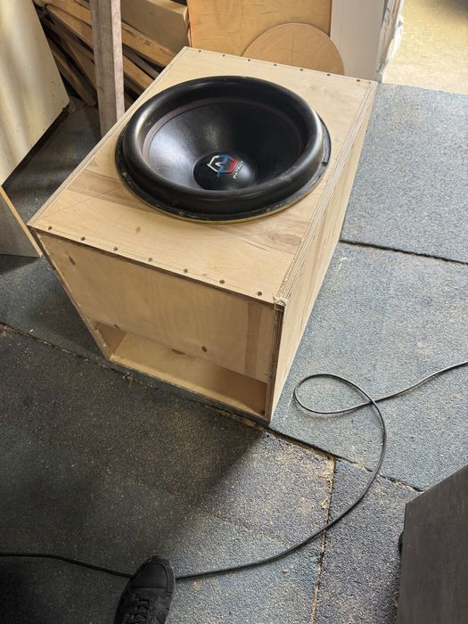 Продам комплект ( усилитель и сабвуфер в коробе экспо )