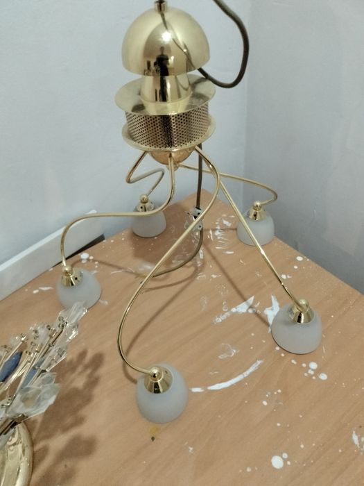 Продам люстри и шкафы