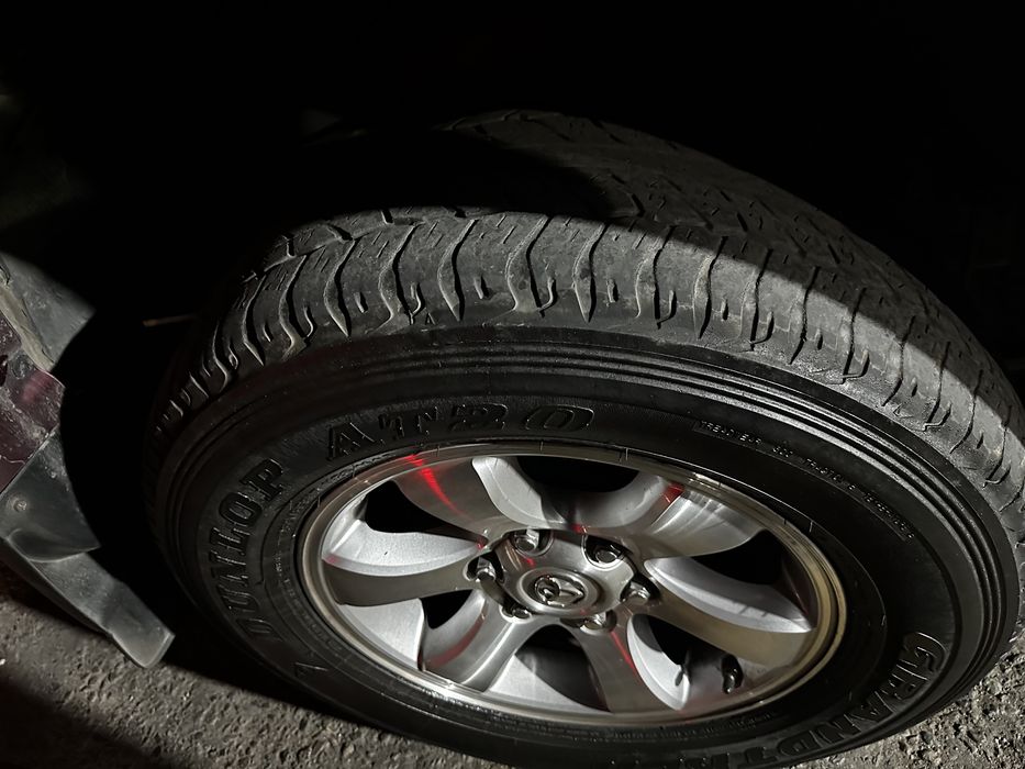 Продам резину Dunlop AT 265/65/17 бу