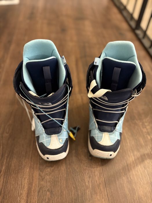 Set snowboard DAMĂ – stare foarte bună (placă + legături + CADOU boot)