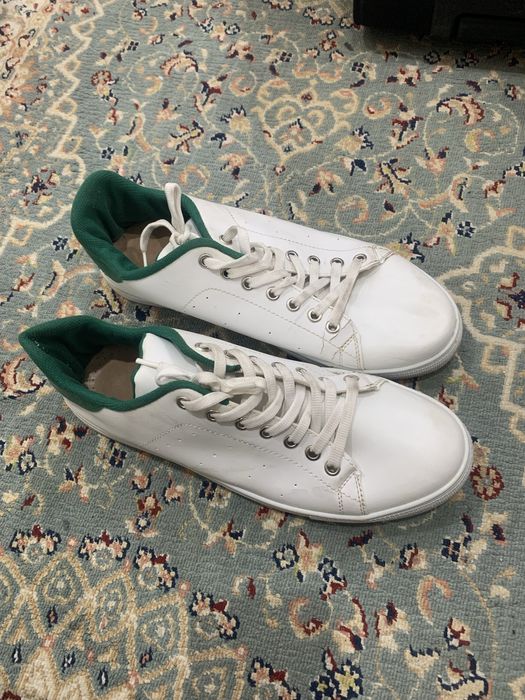 Бу кроссы 41  өлшемде киілген  әр бірі 3 мың тенгеден сатылады