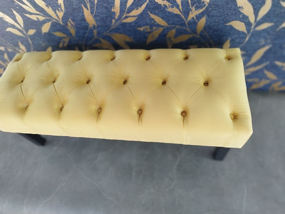 Vând băncuță tapițată, canapeluță din catifea (Chesterfield)