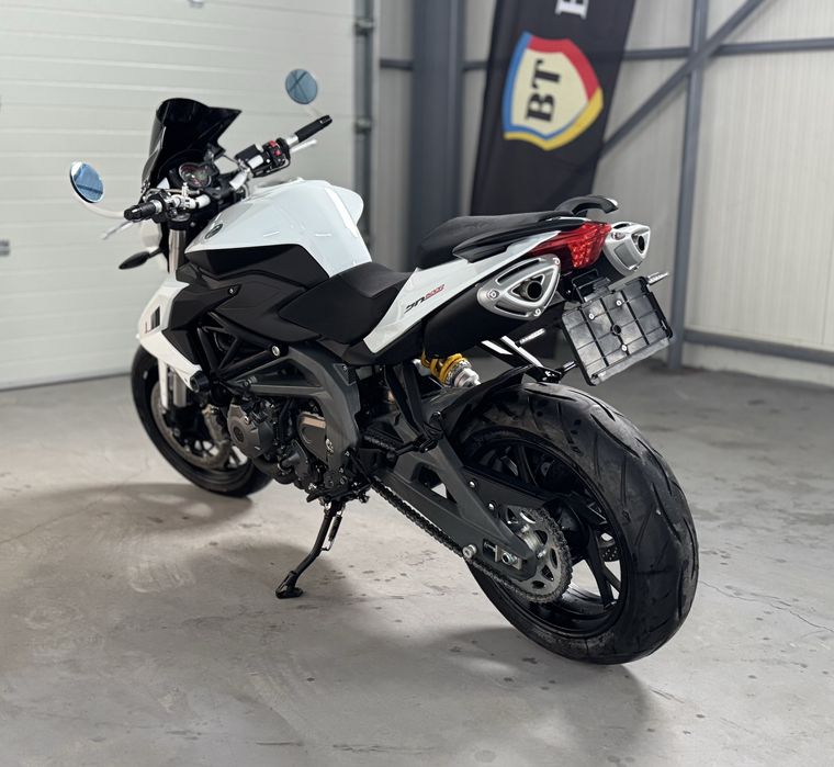 Motocicleta Benelli BN600 R / posibilitate A2