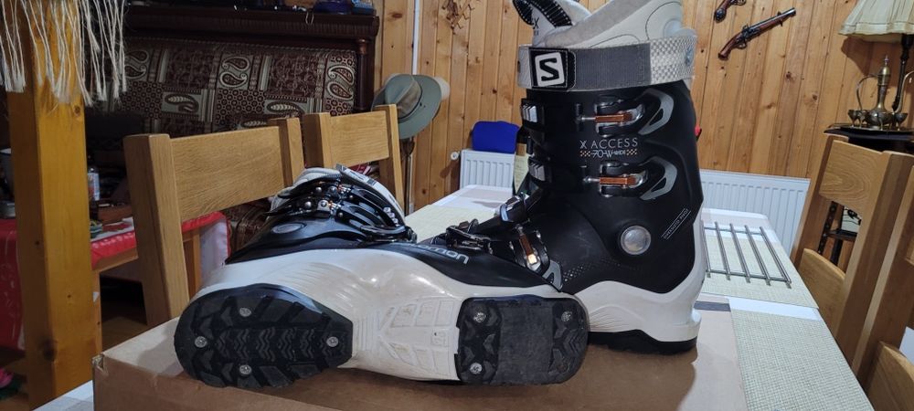 Vând clapari Salomon si schiuri Volkl