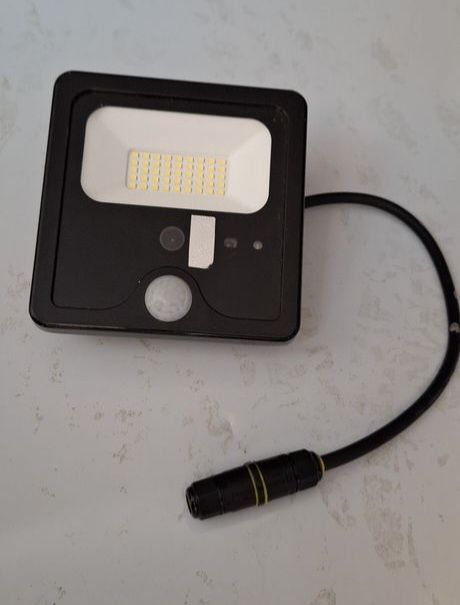 Lampa led cu senzor de miscare