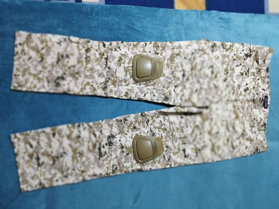 Pantaloni tactici camuflaj desert digital noi