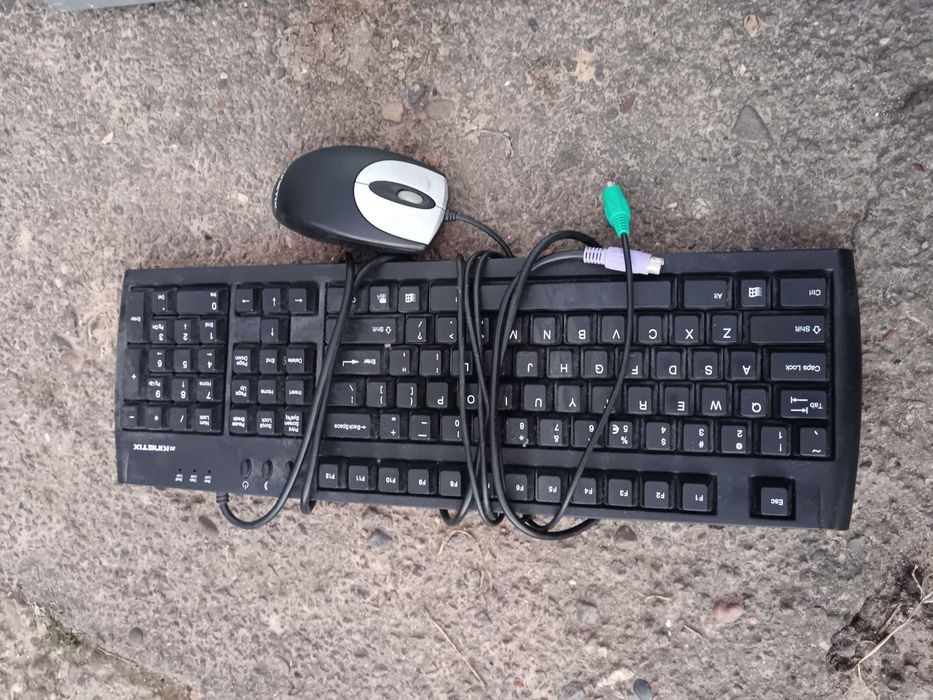 Vând urgent tastatură + mouse + unitate PC