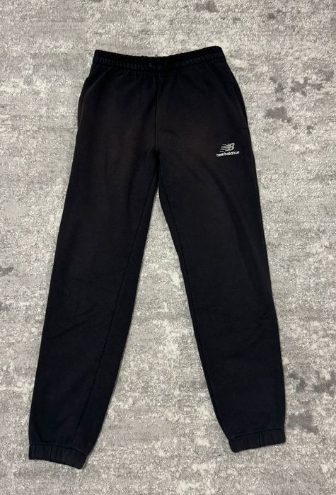 Pantaloni trening bărbați New Balance negri – mărime S/M – 100% bumbac