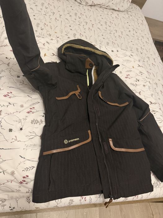 Costum ski , geaca ski xs noua, casca , ochelari ski