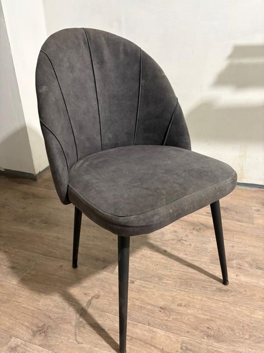 Продам стулья. Требуется химчистка